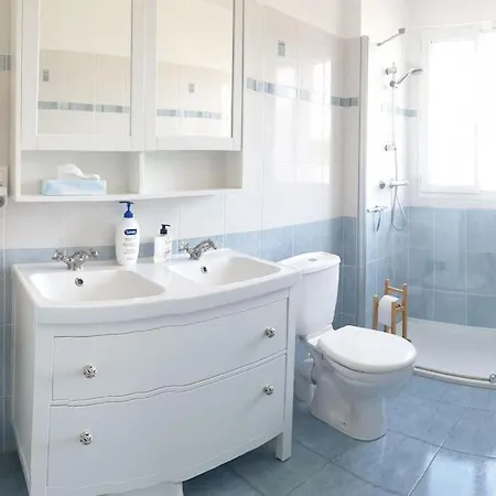 Maison De Situee A 8 Kms Du Mont St Michel Holiday home *